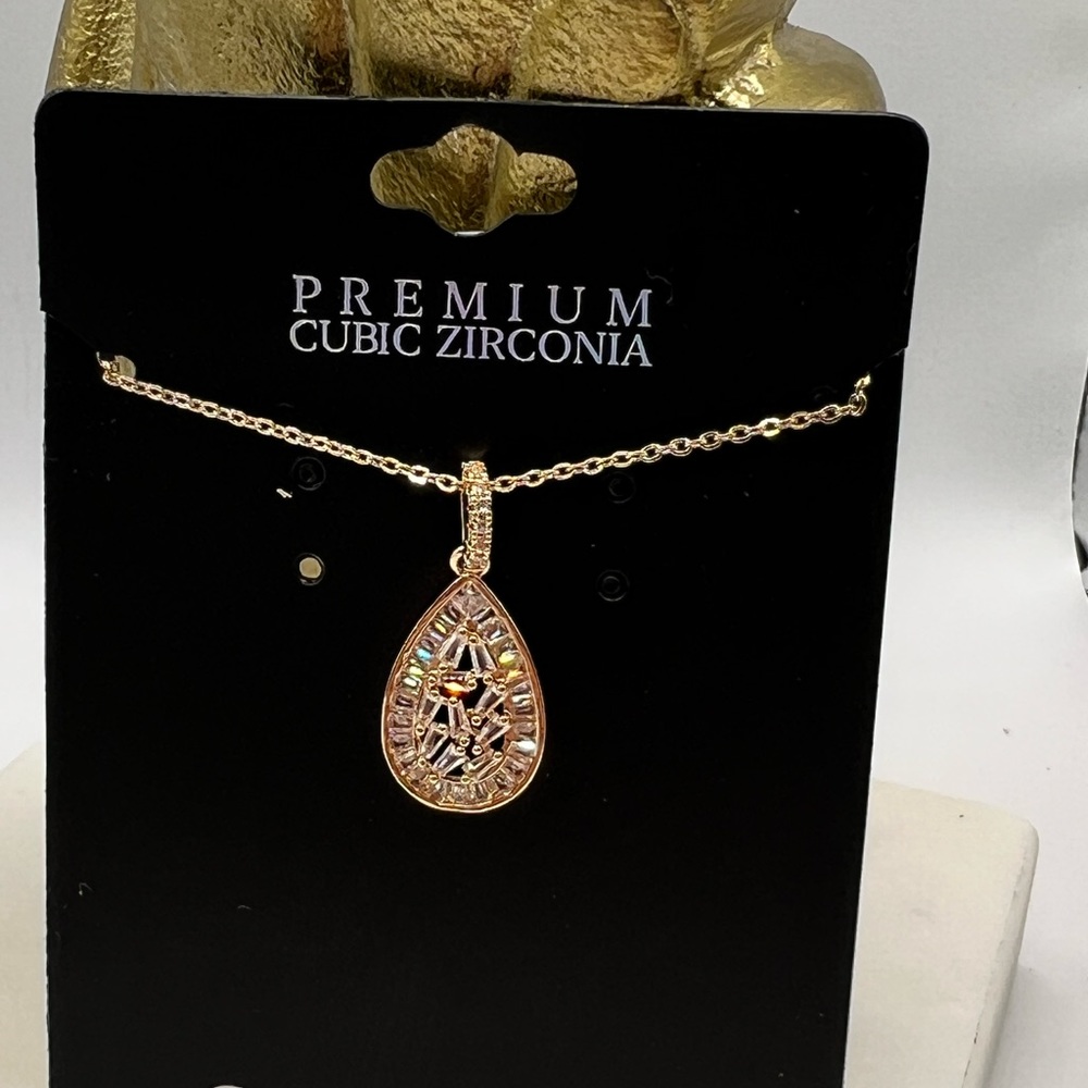 Crystal Avenue 14KT Gold Plated Premium Cubic Zirconia Necklace‎ NEW